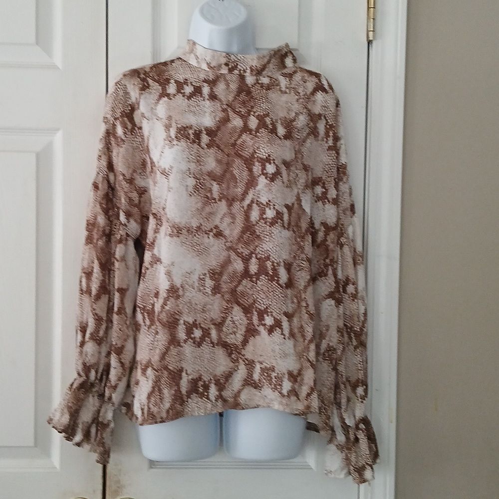 Peach Love  California tan white snakeskin print long sleeve blouse  Sz L NWOT